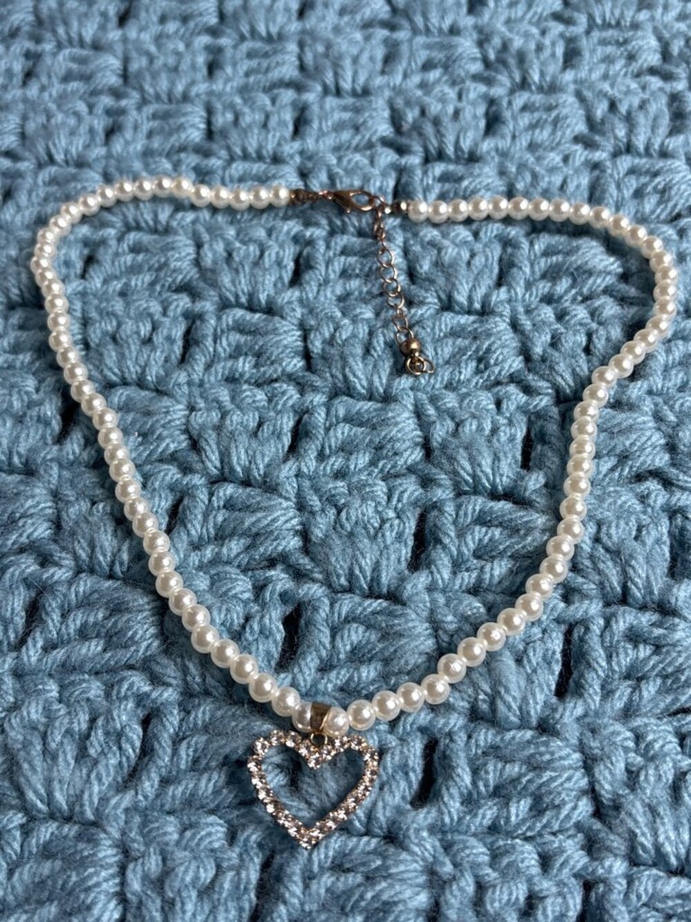 Vintage 90s Plastic Faux Pearl Beaded Necklace Clear Rhinestone Heart Pendant